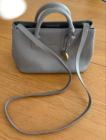 그레이 핸드백 숄더 스트랩 포함