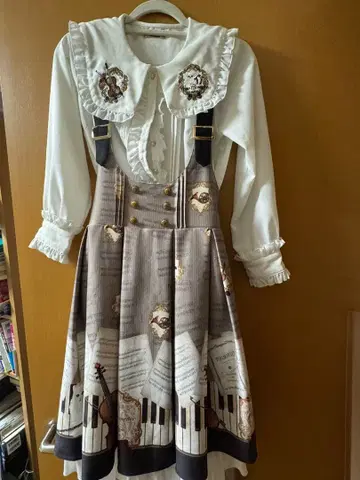 Amavel 피아노 콘체르토 점프스커트 블라우스 셋업