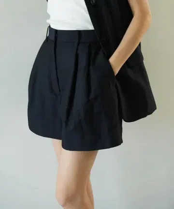 CLANE 패디드 쇼트 팬츠