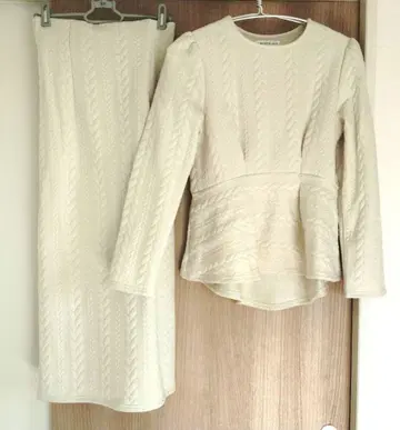 &.Nostalgia Aya 케이블 자카드 페플럼 티셔츠 스커트