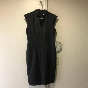 다크 그레이 슬리브리스 타이트 원피스