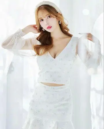 JEWELS 화이트 비쥬 부착 셋업 드레스