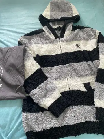 BUCK-TICK 복슬복슬 보더 후드티