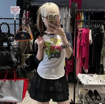 그래픽 프린트 T셔츠 M 사이즈 화이트/블랙