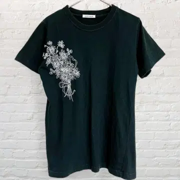 mysty woman 미스티우먼 꽃 자수 T셔츠 심플한 디자인