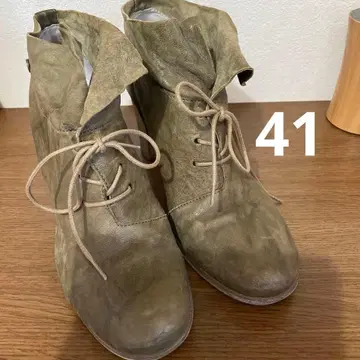 올리브 그린 가죽 부티 중간 굽