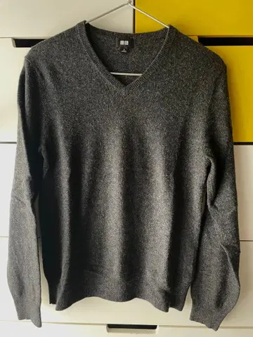 유니클로 캐시미어 100% V넥 니트 다크 그레이 남성용 S