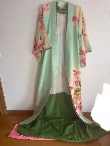 대중 연극 꽃무늬 민트 그린 밑단 끌림