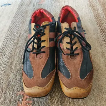 브라운 블랙 레드 스니커즈