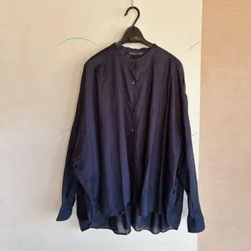 mizuiroind 백 개더 와이드 셔츠 네이비 컬러