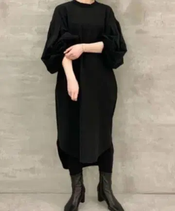 비어즐리 폼폼 원피스 블랙