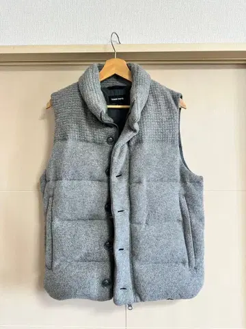 그레이 버튼 다운 베스트