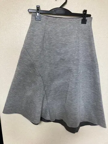 아쿠아 스큐텀 그레이 플레어 스커트