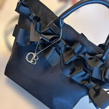 쿠튀르 브로치 리본 포함 블랙 숄더백