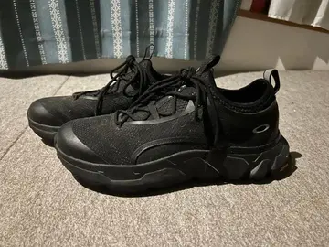 오클리 스니커즈