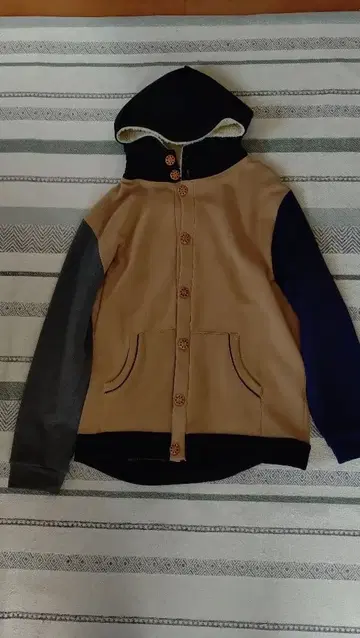 ISLAND PEAK 후드티