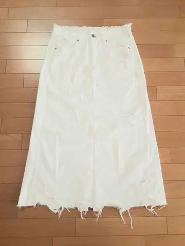 RODEO CROWNS 헤머 크러쉬 데님 스커트 화이트