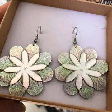 레어 타히티 산 검은 나비 조개 조각 귀걸이