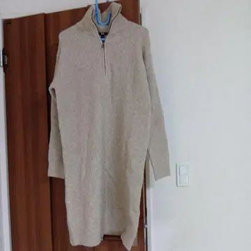 베이지 니트 하이넥 원피스 유니클로