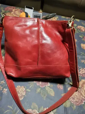 fes 레드 가죽 숄더백