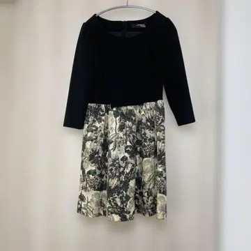 블랙 꽃무늬 긴팔 원피스 A라인