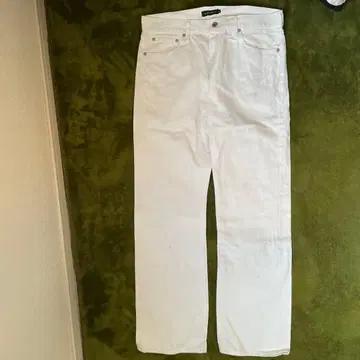 러프앤스웰 화이트 스트레이트 데님 팬츠