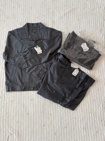 다크 그레이 자켓과 팬츠 세트