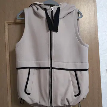 Lallia M 후드 부착 베이지 베스트