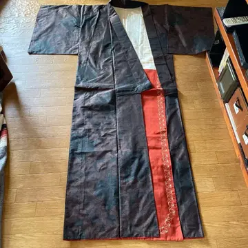 오시마 명주 기모노 블랙과 빨간색 잎 무늬