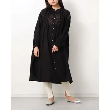 [ 새상품 ] 사만사 모스모스 프론트 오픈 자수 롱 원피스 긴팔 블랙