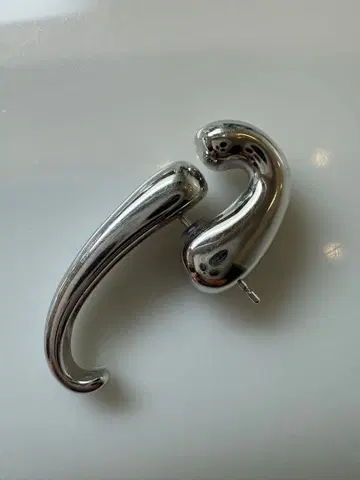 ete 플로우 귀걸이 M 새상품급