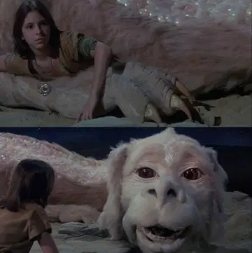 네버 엔딩 스토리 팔콘 아토유의 목걸이와 핀 배지