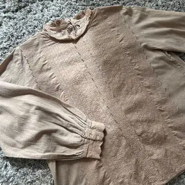 사만사 모스2/SM2/프릴 스탠드 카라 레이스 블라우스/베이지