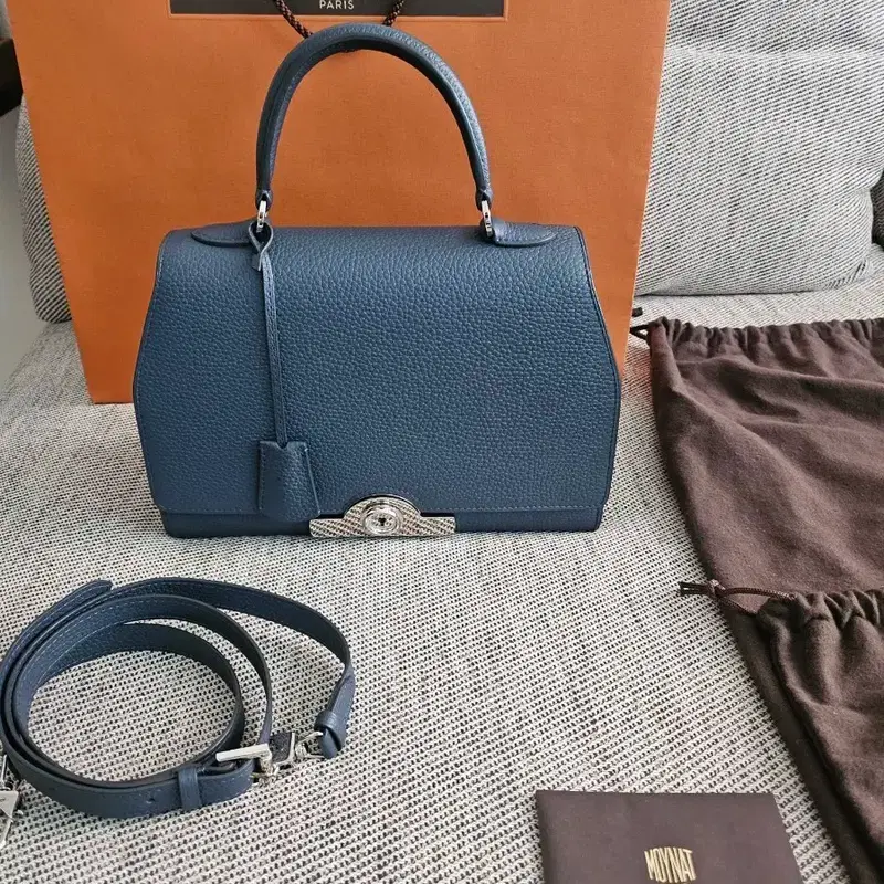 모이나 MOYNAT 레잔백 판매합니다