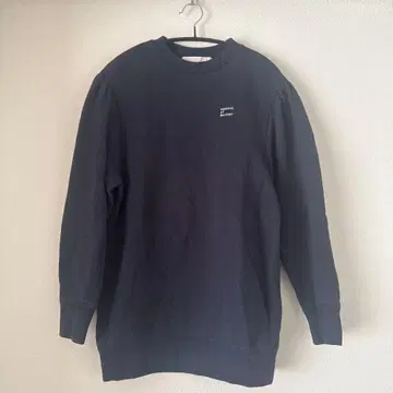 보더스 앳 발코니 퍼프 슬리브 맨투맨 네이비 속기모 36