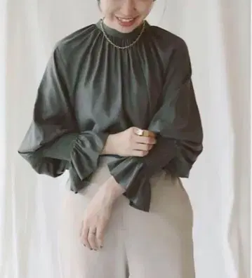 IENA 핀턱 볼륨 슬리브 블라우스