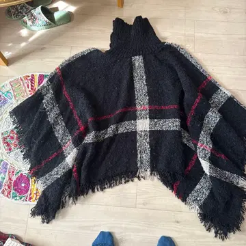 체크 무늬 판초 케이프 코트