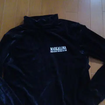 MARK&LONA 블랙 하이넥 셔츠