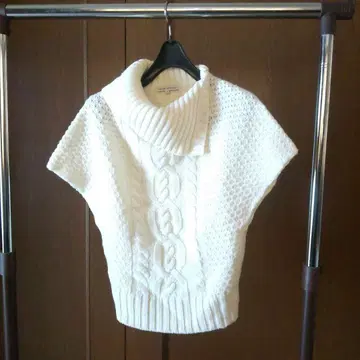 LAURA ASHLEY 화이트 니트 베스트 S