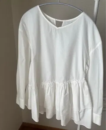 ELENDEEK 화이트 프릴 달린 긴팔 셔츠 티어드 블라우스