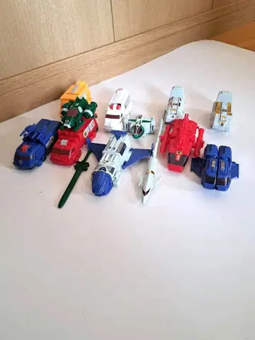 일요일 한정판 미니 프라 고고파이브 빅토리 로보 라이너 보이 등 세트