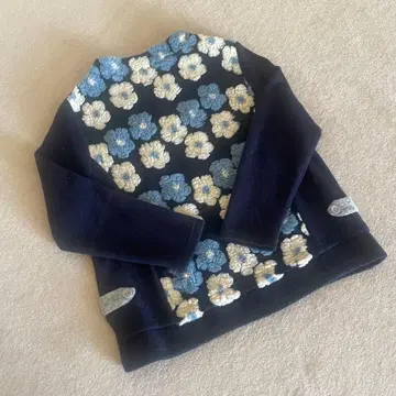 플라워 모티브 스웨터