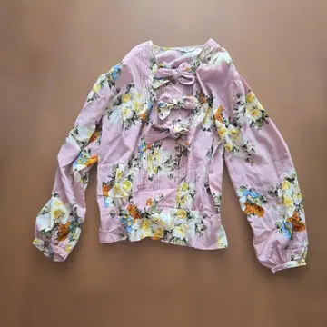 INGEBORG 꽃무늬 리본 포함 긴팔 블라우스