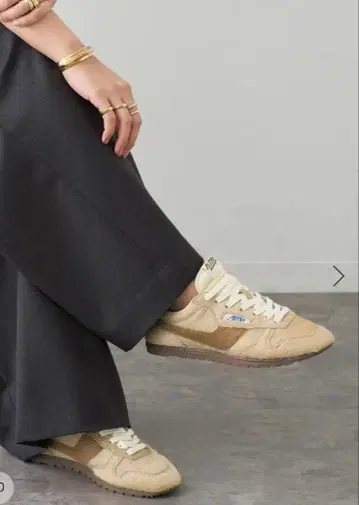 AUTRY 금기 송치 스니커즈 새상품 37