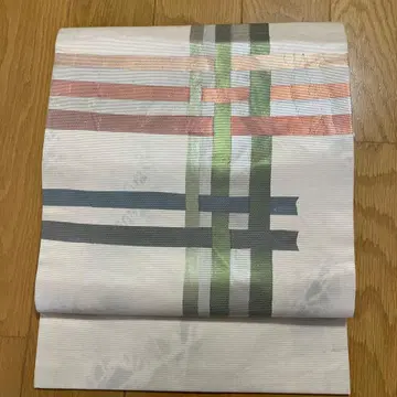 나고야 오비 화이트 베이스 그린, 레드 격자 무늬