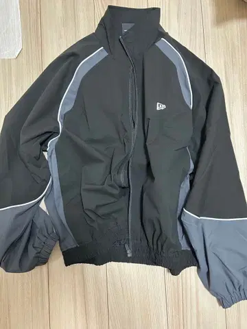 NEW ERA 오버사이즈 파이핑 트랙 자켓 블랙