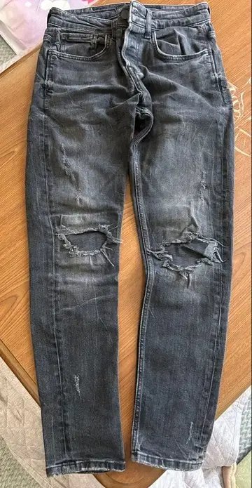 ZARA 데미지 가공 다크 그레이 슬림핏 데님