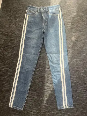 스트라이프 디자인 라이트 블루 데님