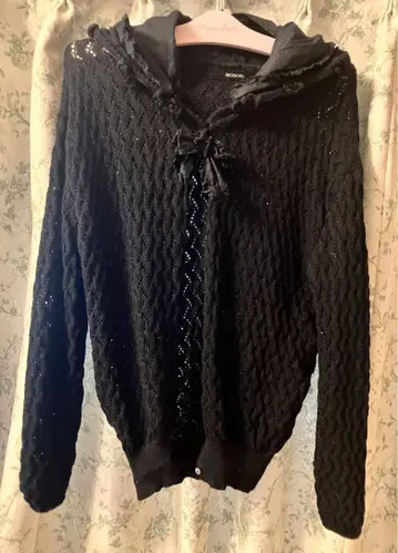 편의점 잉게보그 피코 프릴 후드 부착 가디건