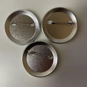 중고품 실버 메탈 핀 배지 3개 세트 13-551